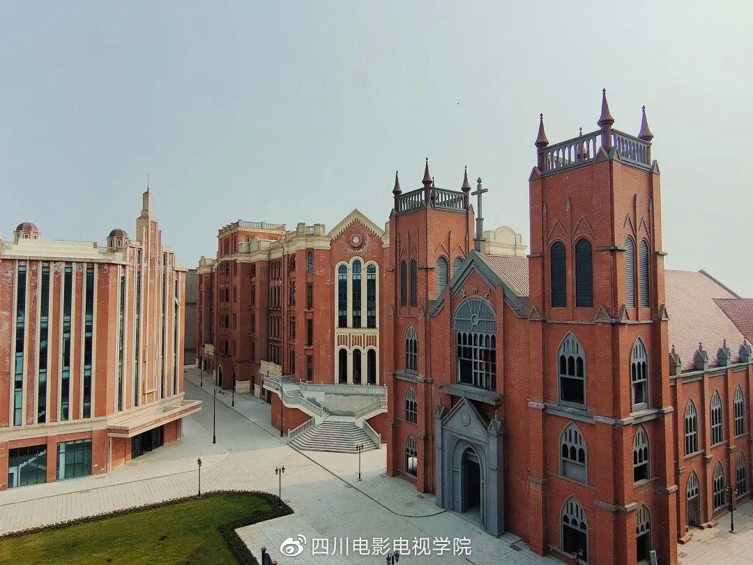 四川電影電視職業(yè)學(xué)院(女孩讀大專學(xué)什么專業(yè)比較好)-圖1
