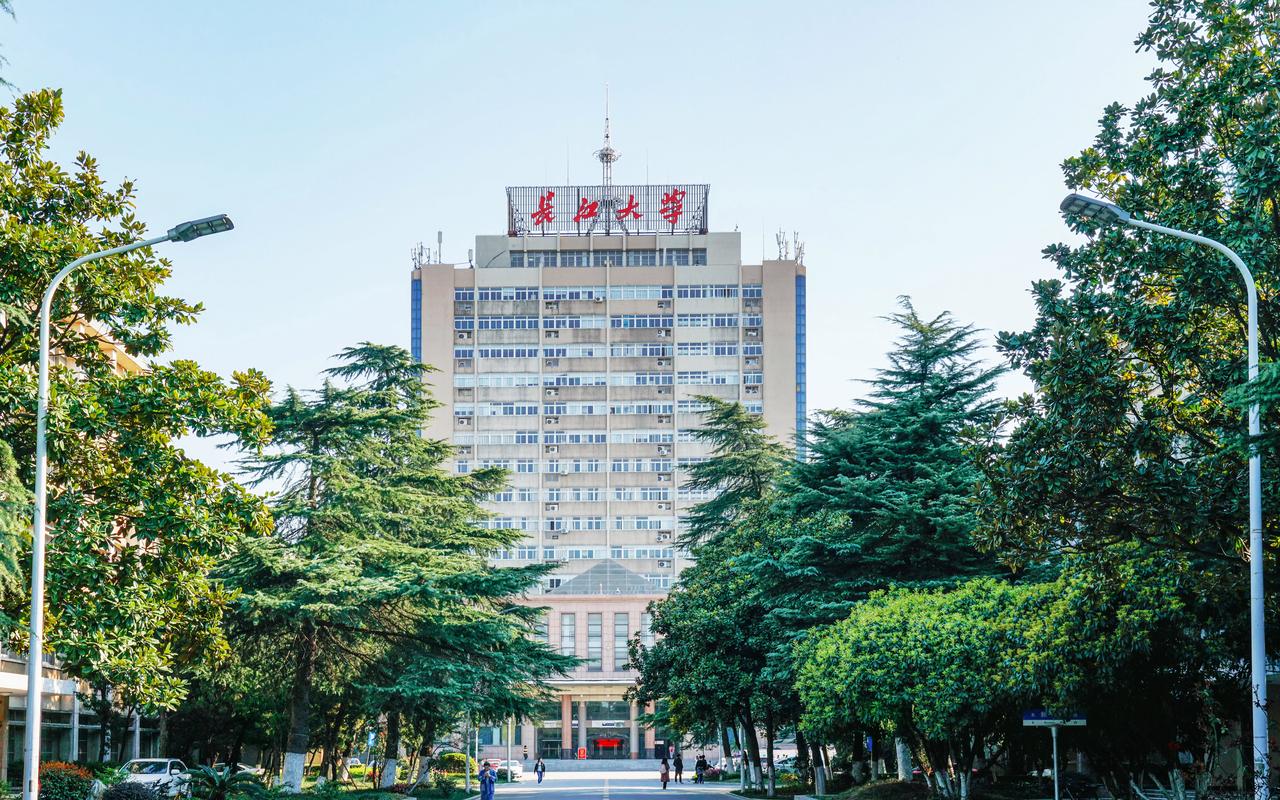 長江大學(xué)怎么樣(長江大學(xué)算不算好一本)-圖1
