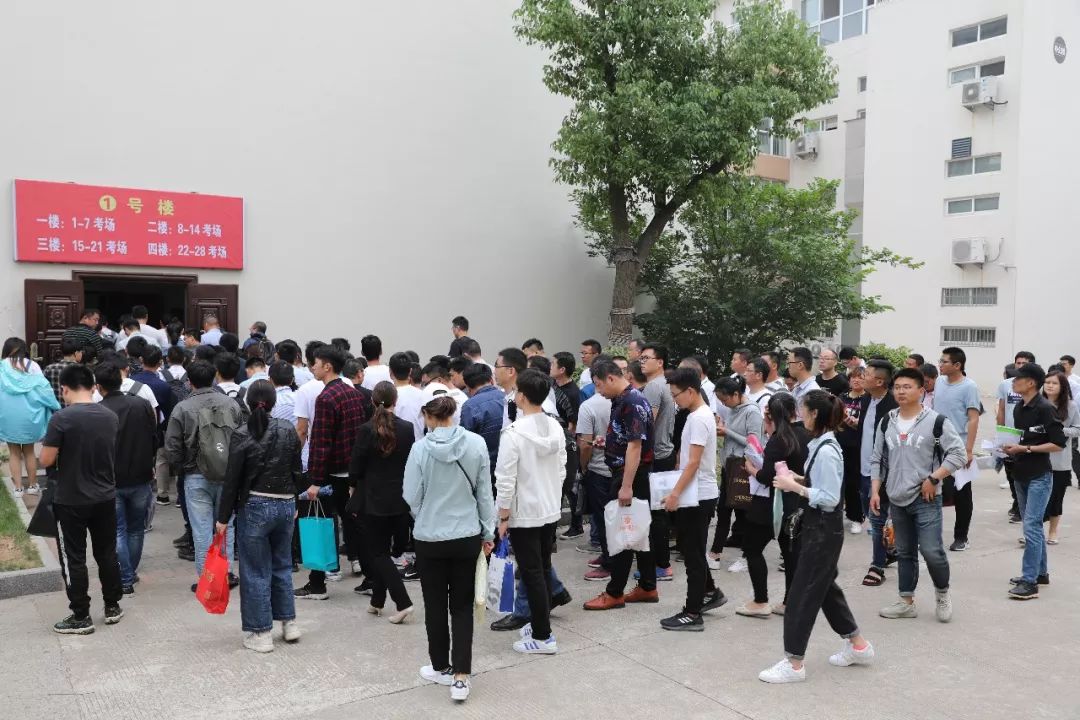 二建考試需要帶什么進考場(報名需要準(zhǔn)備哪些資料)-圖1