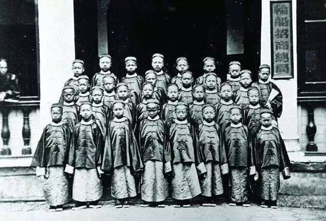 近代中國派遣第一批留學(xué)生是在()-圖1