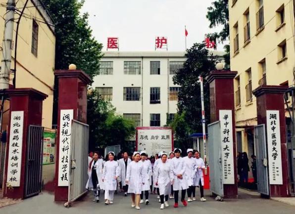 湖北現(xiàn)代科技學(xué)校護理專業(yè)怎么報名？