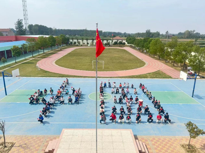 漢川啟泰心理輔導(dǎo)與軍訓(xùn)的獨(dú)特教育模式-圖1