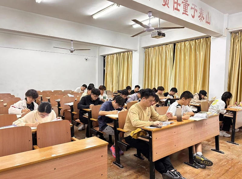 針對(duì)2025年湖北專升本幾家備受推崇的培訓(xùn)機(jī)構(gòu)名單一覽-圖1 針對(duì)2025年湖北專升本幾家備受推崇的培訓(xùn)機(jī)構(gòu)名單一覽-圖1