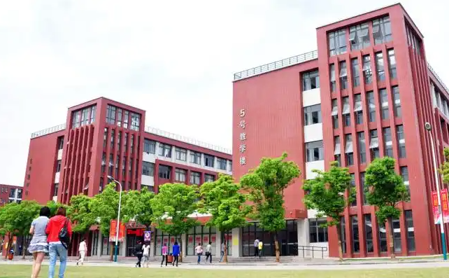安徽新華學院(中專部)有什么專業(yè)？學費多少？2025年最新招生簡章-圖1