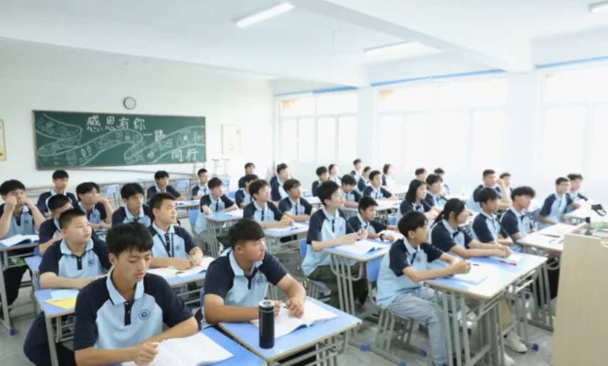 2025年安徽省春季高考落榜還有補救辦法嗎？——安徽工貿職業(yè)技術學院預科班招生簡章-圖1