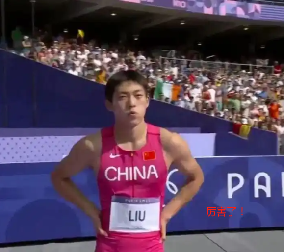 厲害了！江蘇大學(xué)生60米欄跑出7.53酷似劉翔-圖1