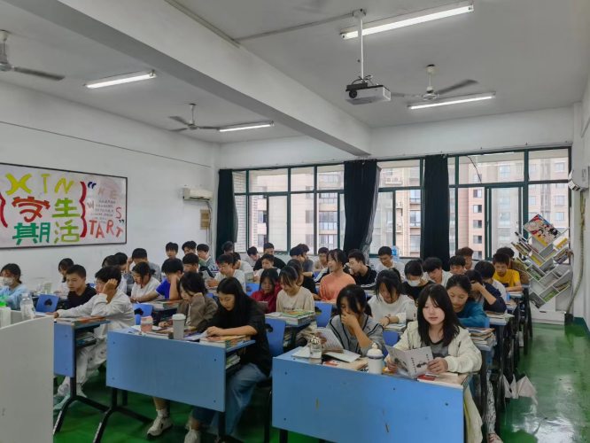 2025年安徽工業(yè)職業(yè)技術(shù)學(xué)院中專(zhuān)部招生：中考低分段的升學(xué)保障措施-圖1