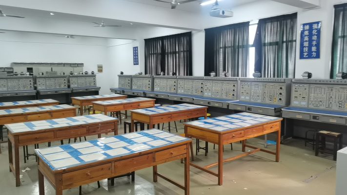 初中畢業(yè)讀大專！2025安徽工業(yè)職院3+3升學班｜國家承認學歷｜火熱招生中-圖1