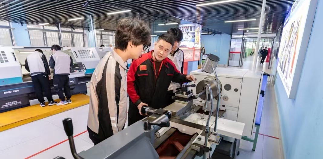 2025年安徽省宿州市中考未能考上高中，還有機會上本科嗎---合肥工貿(mào)高級技工學(xué)校｜專業(yè)介紹+最新招生簡章-圖1
